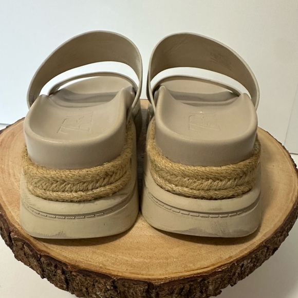 👡 ZARA Light Tan Sandals 👡 - Picture 6 of 10